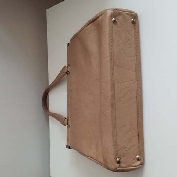 ๐๐ค Tan Handbag | Metallic Closure - Picture 7 of 7